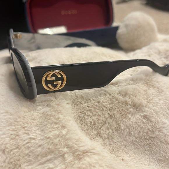 Gucci sunglasses GG0517S in great condition comes with case and authenticity. - Picture 5 of 9
